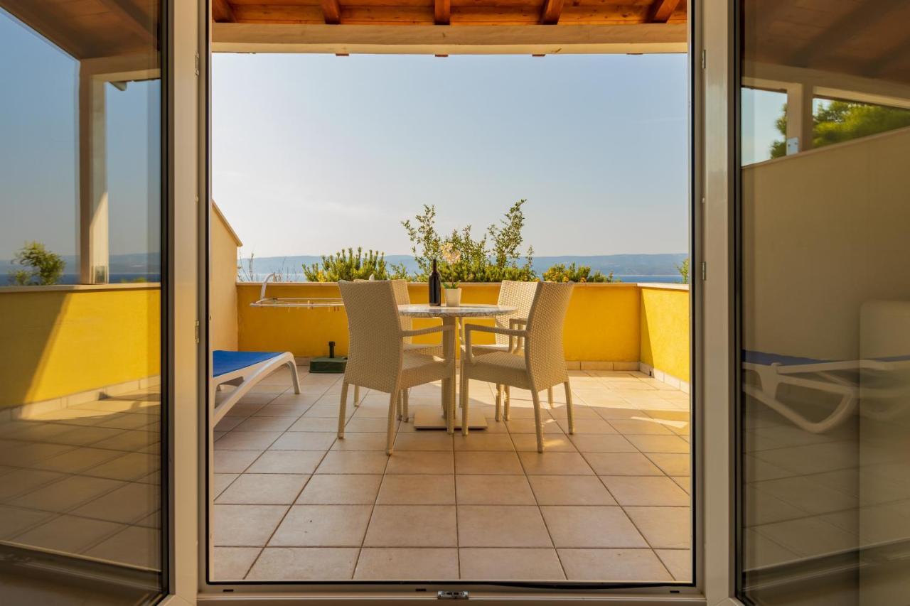 Luxury Apartments Villa Ruzmarina With New Heated Infinity Pool And Lounge Area Marusici  Exterior photo
